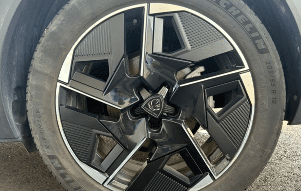 peugeot-408-plug-in-hybrid-225ch-gt-e-eat8 - 996114713