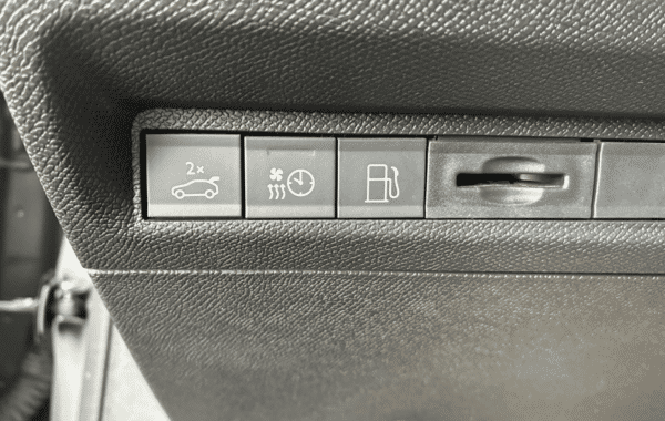 peugeot-408-plug-in-hybrid-225ch-gt-e-eat8 - 996114713