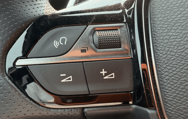 peugeot-2008-1-2-puretech-130ch-s-s-gt-eat8 - 997814713