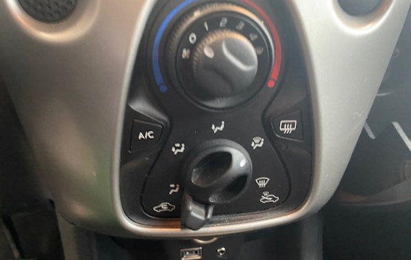 toyota-aygo-1-0-vvt-i-69ch-x-glam-5p - 62868575