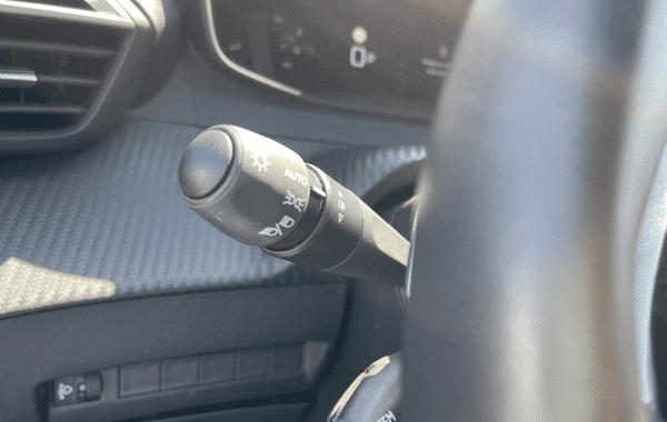 peugeot-2008-1-2-hybrid-145ch-allure-e-dcs6 - 70408575