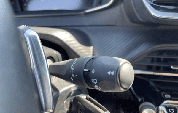 peugeot-2008-1-2-hybrid-145ch-allure-e-dcs6 - 70418575