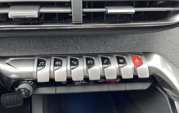 peugeot-3008-1-5-bluehdi-130ch-e6-c-allure-s-s-eat8 - 71028575