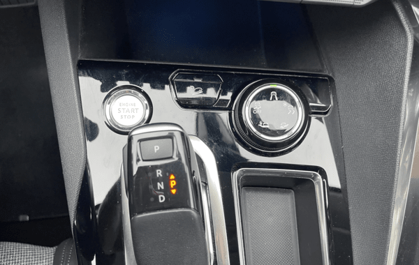 peugeot-3008-1-5-bluehdi-130ch-e6-c-allure-s-s-eat8 - 71028575