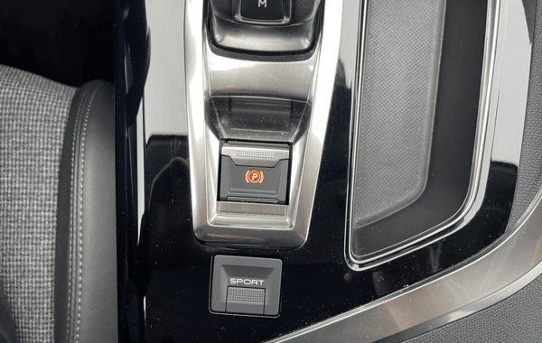 peugeot-3008-1-5-bluehdi-130ch-e6-c-allure-s-s-eat8 - 71028575