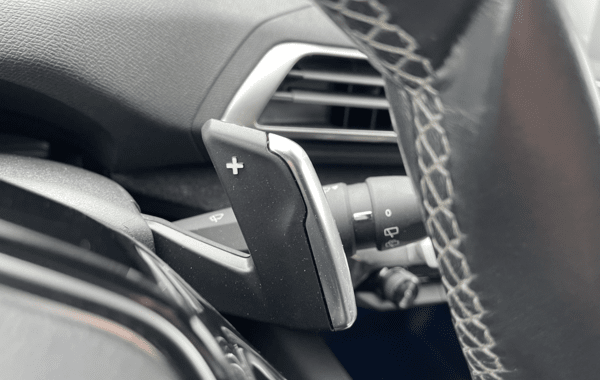 peugeot-3008-1-5-bluehdi-130ch-e6-c-allure-s-s-eat8 - 71028575