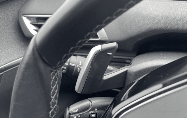 peugeot-3008-1-5-bluehdi-130ch-e6-c-allure-s-s-eat8 - 71028575