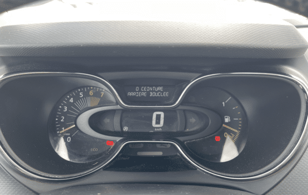 renault-captur-0-9-tce-90ch-stop-start-energy-intens-eco2-euro6 - 72828575
