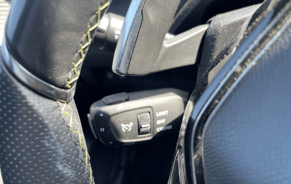 peugeot-208-1-2-puretech-130ch-s-s-gt-eat8 - 74698575