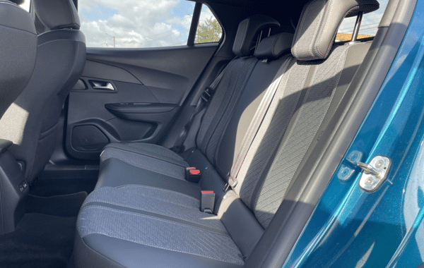 peugeot-2008-1-2-hybrid-136ch-allure-e-dcs6 - 75648575