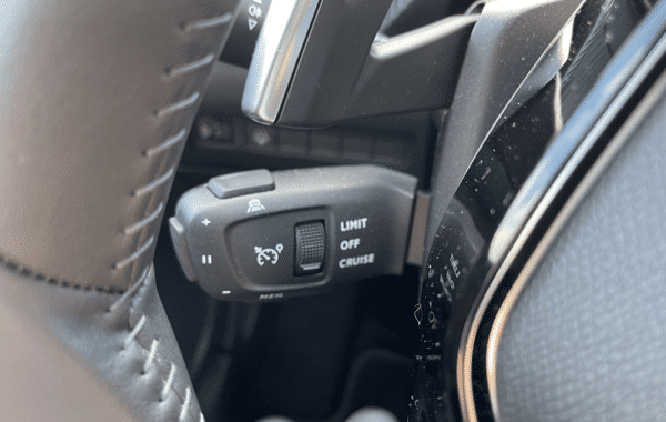 peugeot-2008-1-2-hybrid-136ch-allure-e-dcs6 - 75648575