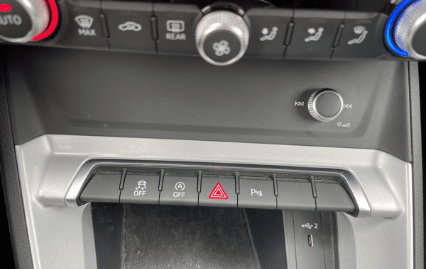 audi-q3-35-tfsi-150ch-design-s-tronic-7 - 75668575