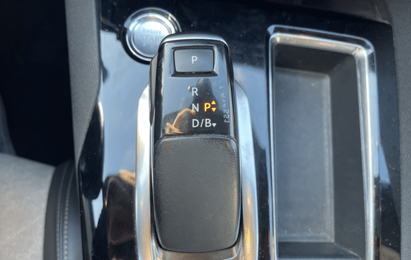 peugeot-3008-hybrid4-300ch-gt-pack-e-eat8 - 76818575