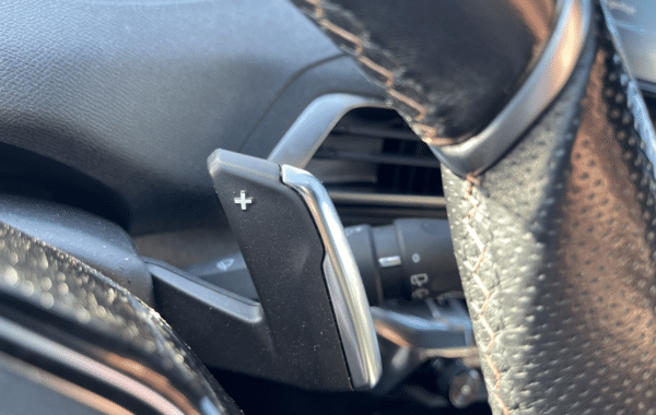 peugeot-3008-hybrid4-300ch-gt-pack-e-eat8 - 76818575