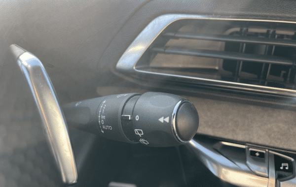 peugeot-3008-hybrid4-300ch-gt-pack-e-eat8 - 76818575