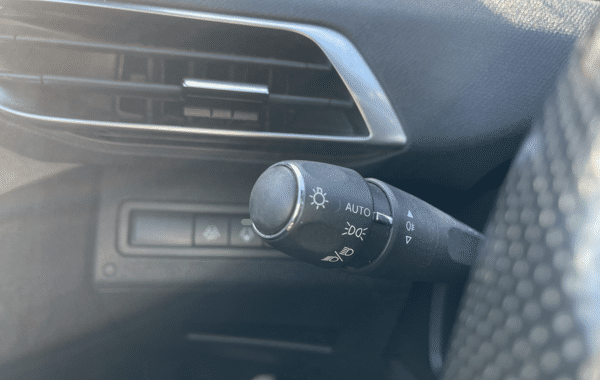 peugeot-3008-hybrid4-300ch-gt-pack-e-eat8 - 76818575