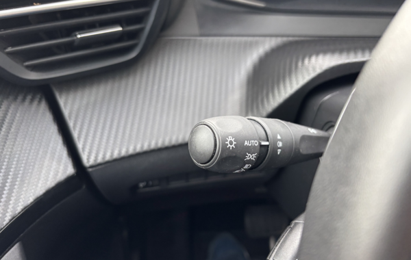 peugeot-2008-1-2-puretech-130ch-s-s-allure-eat8 - 129984686