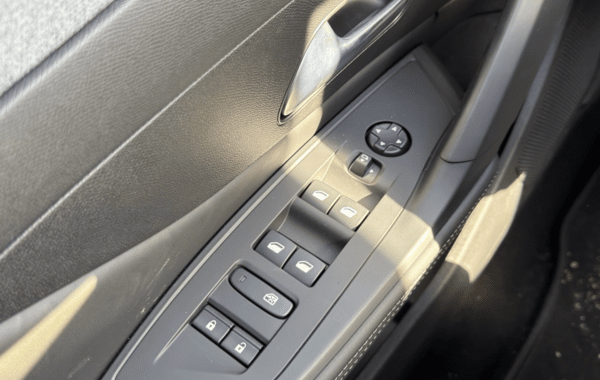 peugeot-308-1-5-bluehdi-130ch-s-s-allure-eat8 - 133094686