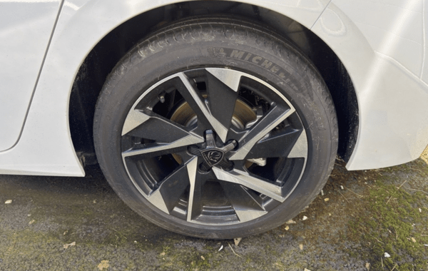 peugeot-308-1-5-bluehdi-130ch-s-s-allure-eat8 - 133094686