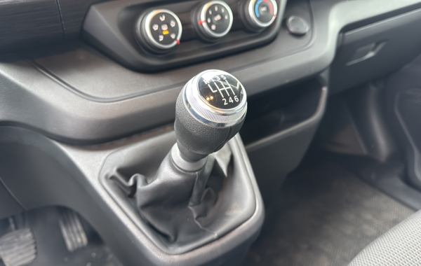 renault-trafic-iii-combi-l1-2-0-blue-dci-150ch-s-s-zen-8-places-e6e - 133564686