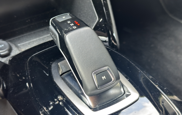 peugeot-2008-1-2-puretech-130ch-s-s-gt-eat8 - 147594686