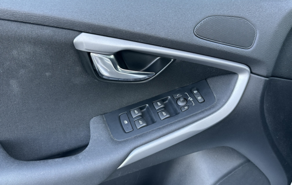 volvo-v40-d2-120ch-momentum - 148594686
