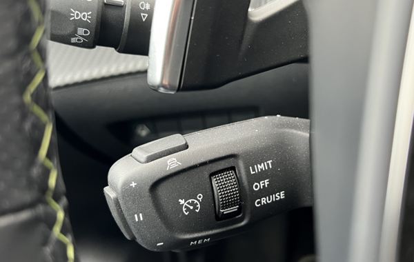 peugeot-208-1-2-hybrid-145ch-gt-e-dcs6 - 149354686