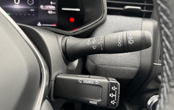 renault-clio-v-1-0-tce-90ch-techno-25 - 151634686