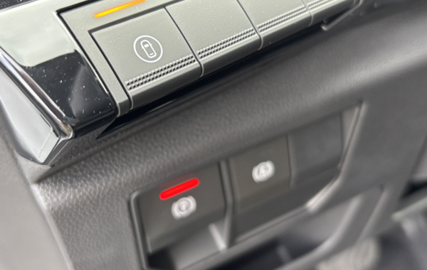 renault-austral-1-2-e-tech-full-hybrid-200ch-techno-25 - 151844686