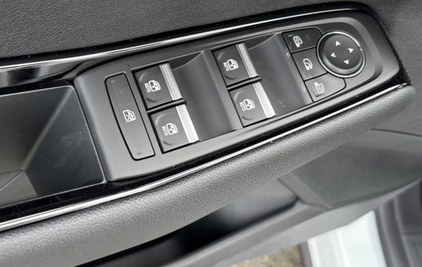 renault-austral-1-2-e-tech-full-hybrid-200ch-techno-25 - 151864686