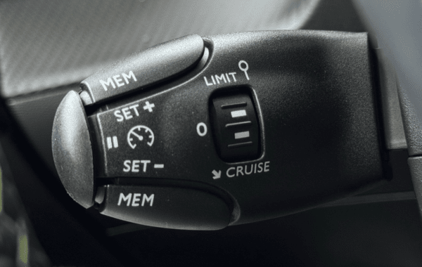 peugeot-2008-1-2-hybrid-145ch-gt-e-dcs6 - 152944686