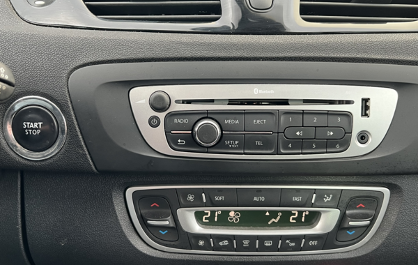 renault-grand-scenic-iii-1-5-dci-110ch-energy-bose-eco2-7-places-2015 - 154904686