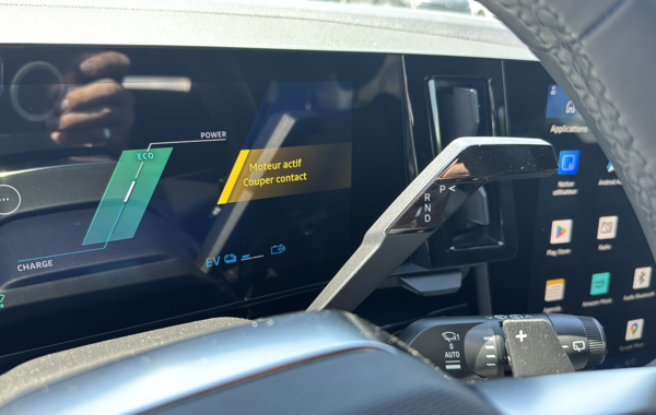 renault-austral-1-2-e-tech-full-hybrid-200ch-techno-25 - 156074686