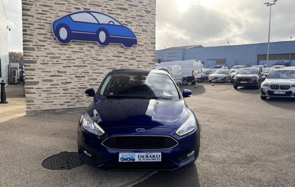 ford-focus-1-0-ecoboost-100ch-stop-start-business-nav - 157494686