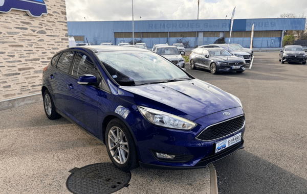 ford-focus-1-0-ecoboost-100ch-stop-start-business-nav - 157494686