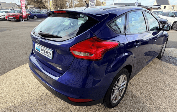 ford-focus-1-0-ecoboost-100ch-stop-start-business-nav - 157494686