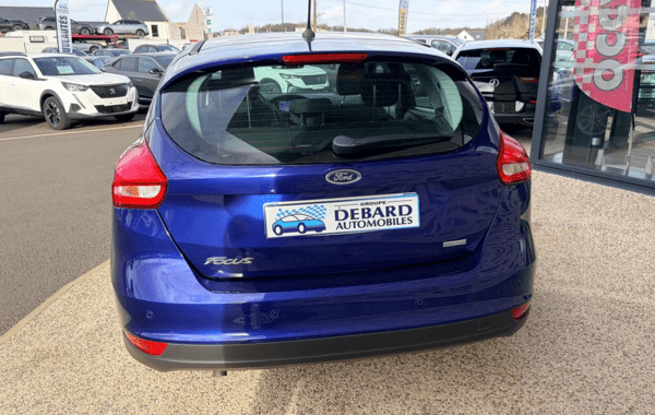 ford-focus-1-0-ecoboost-100ch-stop-start-business-nav - 157494686