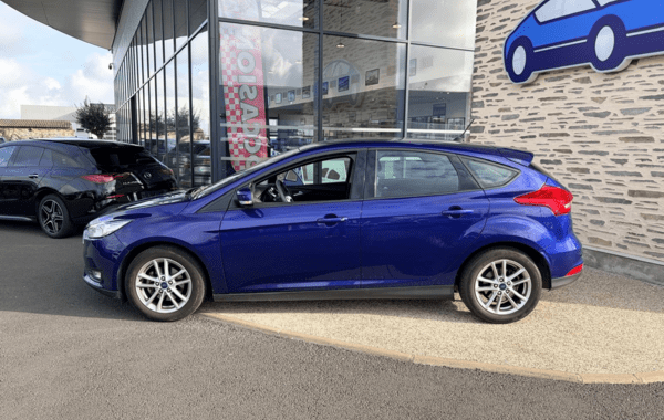 ford-focus-1-0-ecoboost-100ch-stop-start-business-nav - 157494686