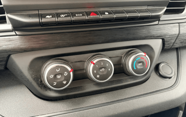 renault-trafic-iii-combi-l2-2-0-blue-dci-150ch-s-s-zen-8-places-e6e - 157634686