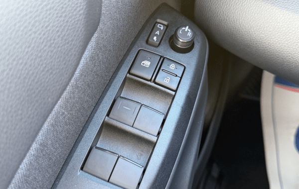 toyota-yaris-cross-130h-design-my25 - 157774686