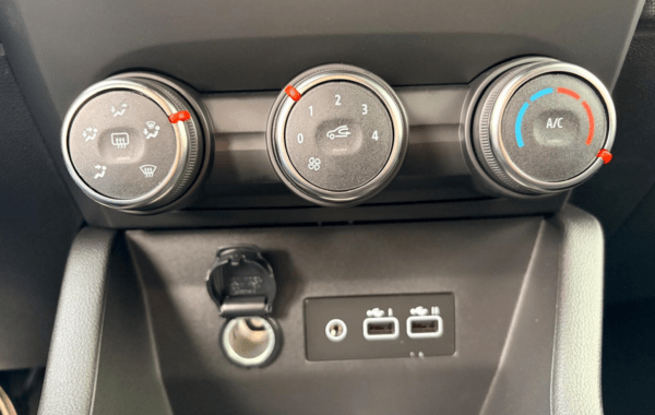 renault-clio-v-1-5-dci-100ch-evolution-25 - 158544686