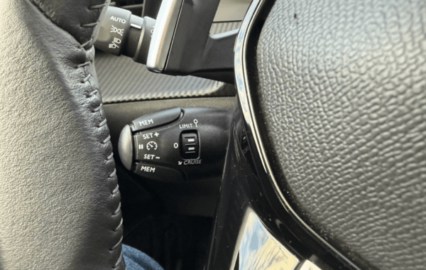 peugeot-2008-1-2-hybrid-145ch-allure-e-dcs6 - 159184686