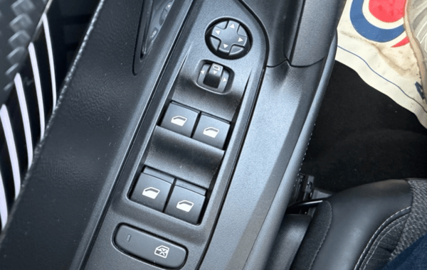 peugeot-2008-1-2-hybrid-145ch-allure-e-dcs6 - 159204686