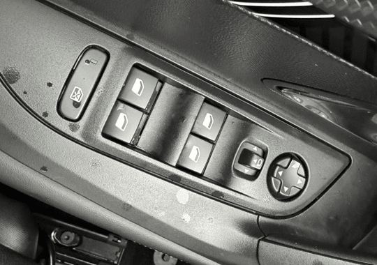 peugeot-2008-1-2-hybrid-145ch-allure-e-dcs6 - 159224686