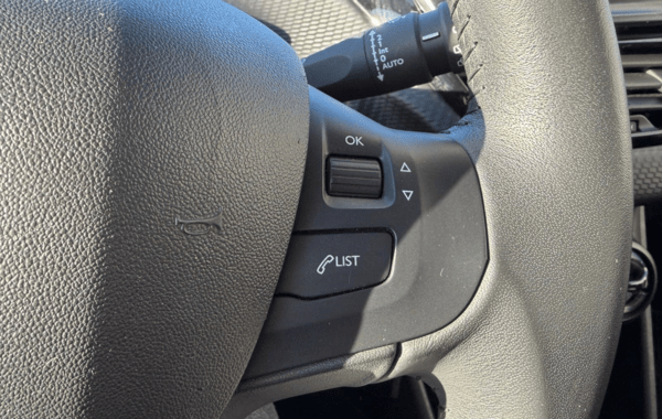 peugeot-208-1-5-bluehdi-100ch-e6-c-signature-bvm5-5p - 159264686