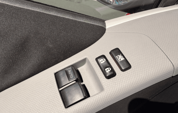 toyota-yaris-100-vvt-i-start-stop-confort-3p - 160464686