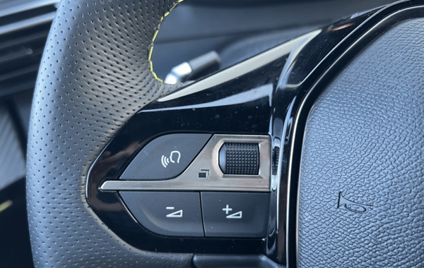peugeot-2008-1-2-puretech-130ch-s-s-gt-eat8 - 164484686