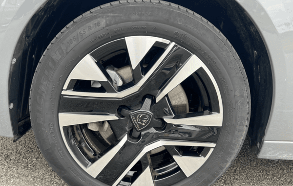peugeot-208-1-2-hybrid-110ch-allure-e-dcs6 - 165744686