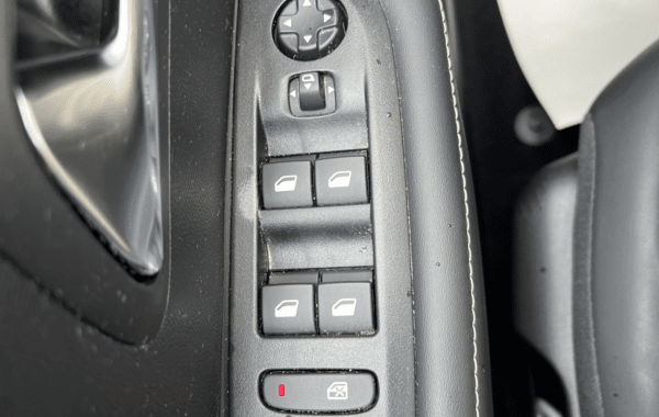 peugeot-208-1-2-hybrid-110ch-allure-e-dcs6 - 165744686