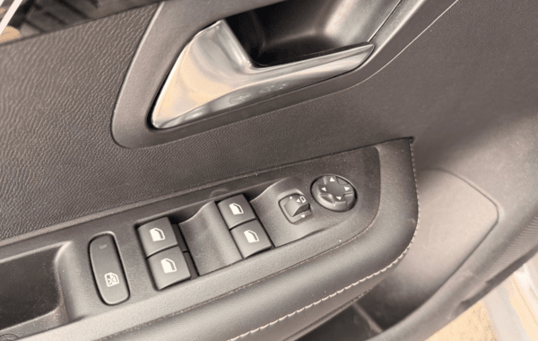 peugeot-208-1-2-hybrid-110ch-allure-e-dcs6 - 165754686